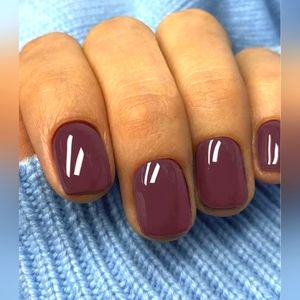 NEW 24 piece red raspberry short square glossy false nails w/file and adhesive